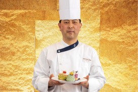 おおきみ苺の苺大福 日向夏ジュレを使用した ミニパフェ　by ペストリー 金子料理長