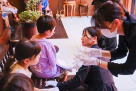 ブーケを受け取るタイミングを打ち合わせ中