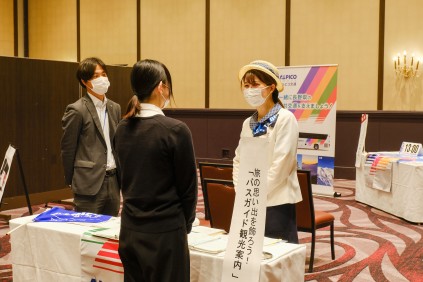 バスの運転手やバスガイドの携行品展示ブース
