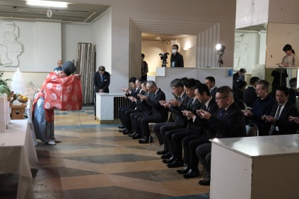 クラフトビール醸造所でも、ここは御神酒を有難く頂戴いたします。