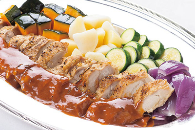 ⑬【中】鶏肉のスパイシーナッツソース添え