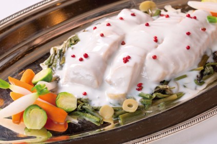 6.メイン（洋）チキンのしっとり蒸し 山菜を添えて