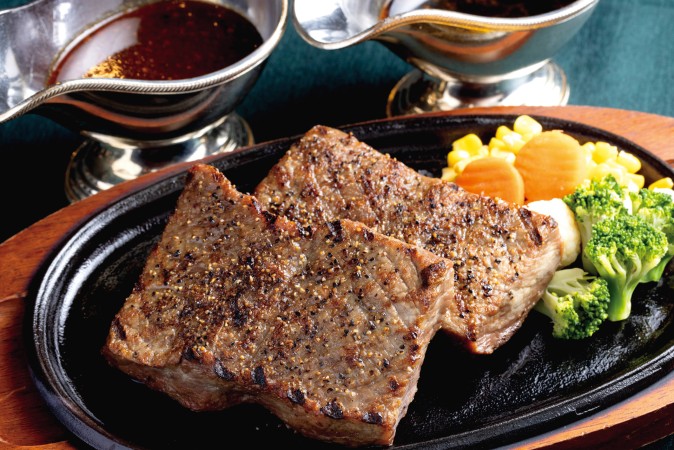 カフェ＆ダイニングラ・カフェテラサ 大迫力1ポンドステーキ＆クラフトビール3種類飲み比べセット