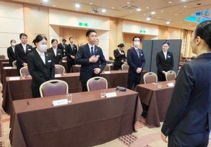 その姿には、第一印象の大切さを少しずつ実感している様子がうかがえます