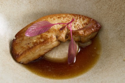 フォアグラと蕪のコンソメ煮