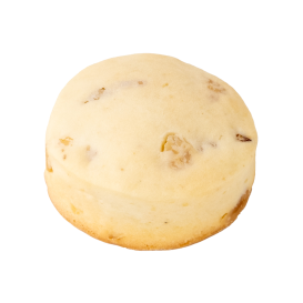 ホテルブ エナビスタ胡桃⼊り特製スコーン…桜井⽢精堂の栗みつとベストマッ チ。胡桃との上質な味わいを引き⽴てあう パティシエ特製スコーン。