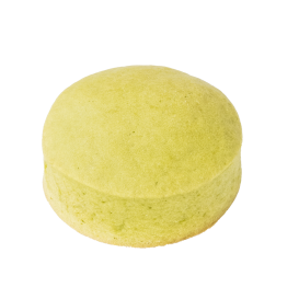 ホテルブ エナビスタ抹茶⼊り特製スコーン…桜井⽢精堂の栗みつとベストマッチ。抹茶との上質な味わいを引き⽴てあう パティシエ特製スコーン。