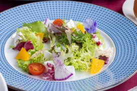 オレンジとモッツァレラブッファラのアンサンブル　菜園仕立て