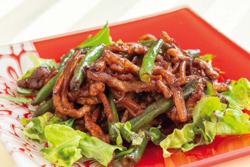 ③インゲン豆と豚肉の細切り甘味噌炒め　￥1,500