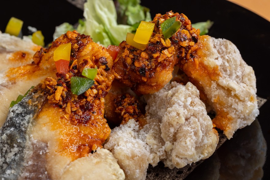 中国レストラン聖紫花　宮崎県産黒瀬ぶりと福味鶏の唐揚げピリ辛ソース