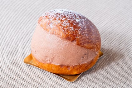 ②マリトッツオ　チョコレート　￥430