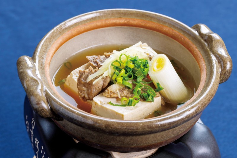 ③牛筋と豆腐の煮込み　￥880