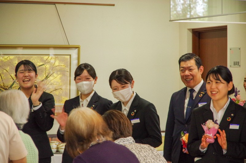 スタッフ一同感激のお見送り