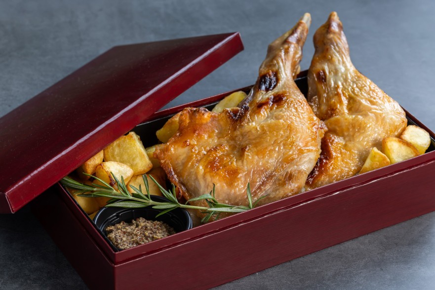 信州福味鶏骨付き鶏もも肉のロースト　￥3,500　限定30個