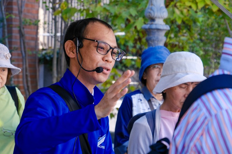 ホテルブエナビスタ宿泊課の“学芸員ホテリエ”こと、宮澤久智がガイドを担当