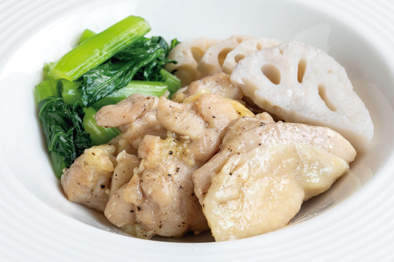 【蒸し物 盛込料理】鶏肉の塩タレ広東風蒸し　￥1,000